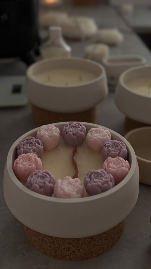 Bougie Pivoines ronde – Image 3